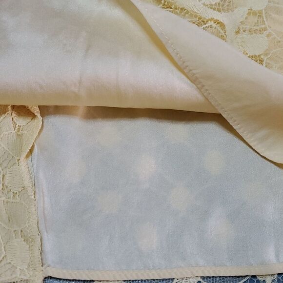 Milly of NY. Yellow skirt Y2K black band. Lace. Size 2 very flattering styl… - Picture 7 of 8